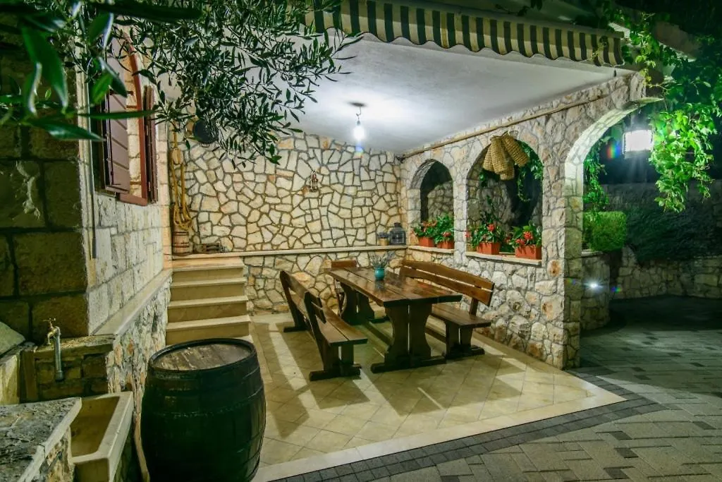 Holiday Apartment In Okrug Gornji With Terrace, Air Conditioning, Wifi 3436-1 Trogir