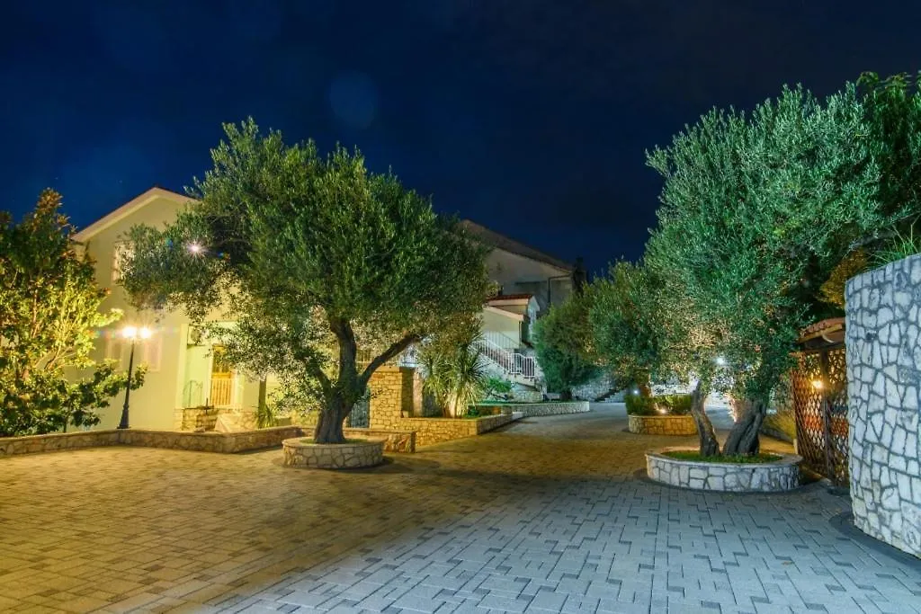Holiday Apartment In Okrug Gornji With Terrace, Air Conditioning, Wifi 3436-1 Trogir Croatia