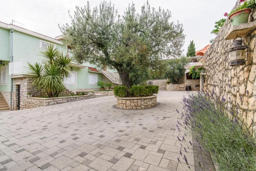 Holiday Apartment In Okrug Gornji With Terrace, Air Conditioning, Wifi 3436-1 Trogir