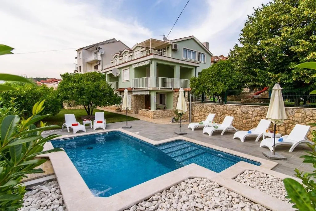 Holiday Apartment In Okrug Gornji With Terrace, Air Conditioning, Wifi 3436-1 Trogir
