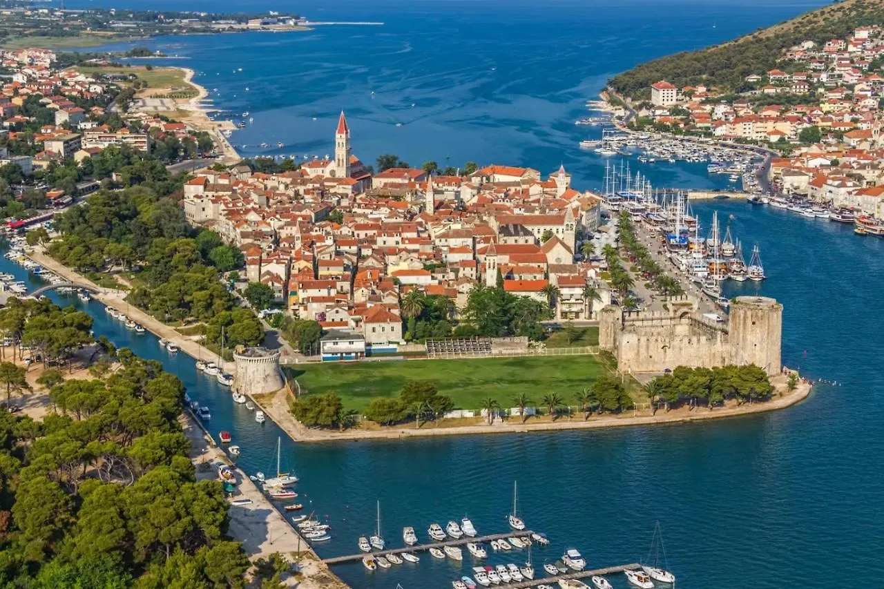 Holiday Apartment In Okrug Gornji With Terrace, Air Conditioning, Wifi 3436-1 Trogir