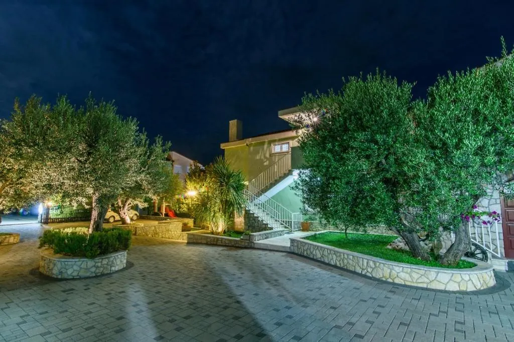 Holiday Apartment In Okrug Gornji With Terrace, Air Conditioning, Wifi 3436-1 Trogir